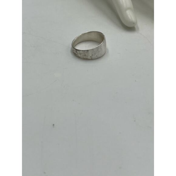 Kendra Scott Silver Plated Hammered‎ Band Ring Sz 7.25 - Picture 7 of 10